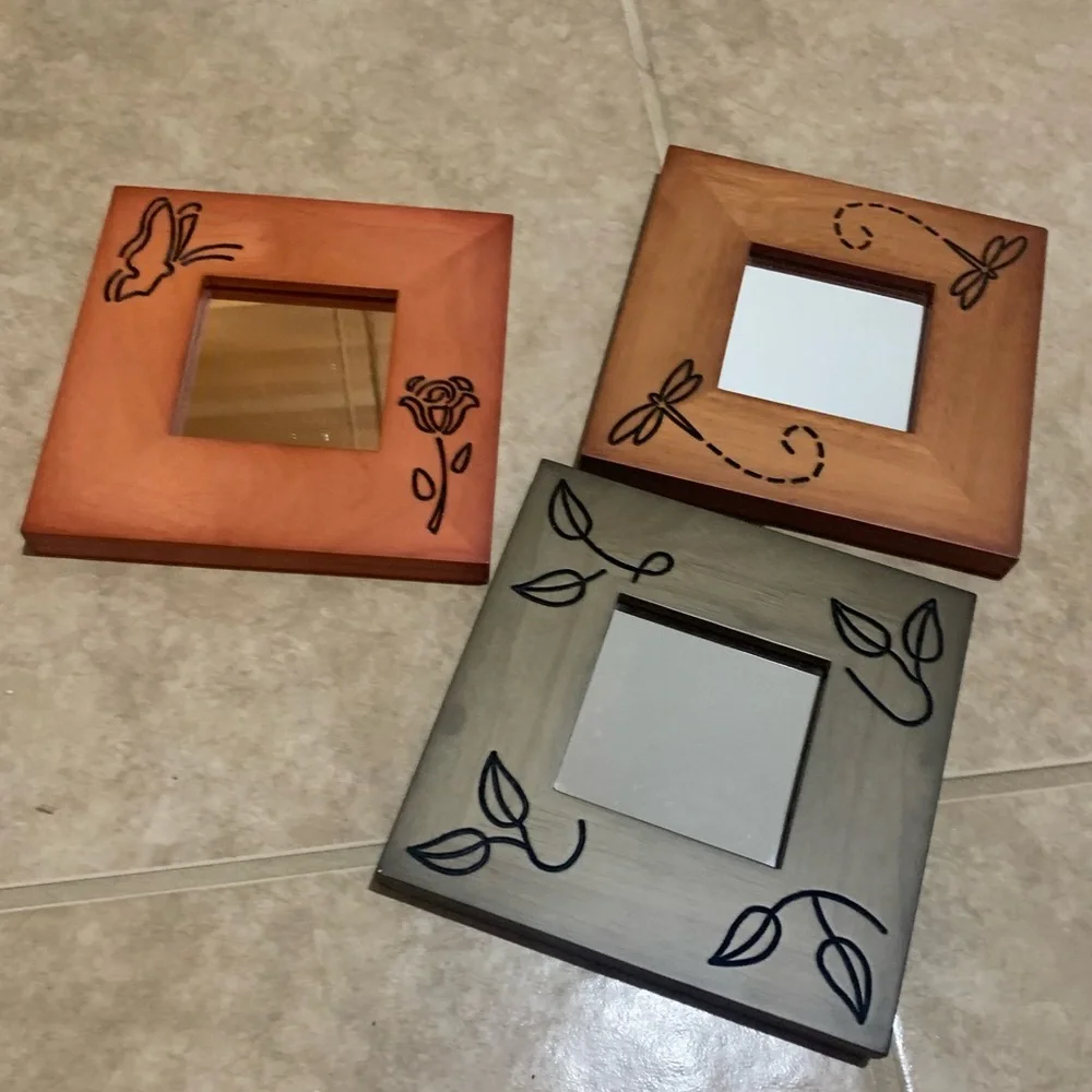 3-piece Mirrored wall-hanging frames. 6.5”x6.5”. Great condition. Pre-owned